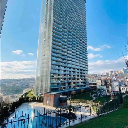 Modern Studio With A Pool In The Heart Of Διαμέρισμα Κωνσταντινούπολη