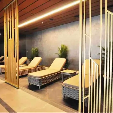 Διαμέρισμα Modern Studio With A Pool In The Heart Of